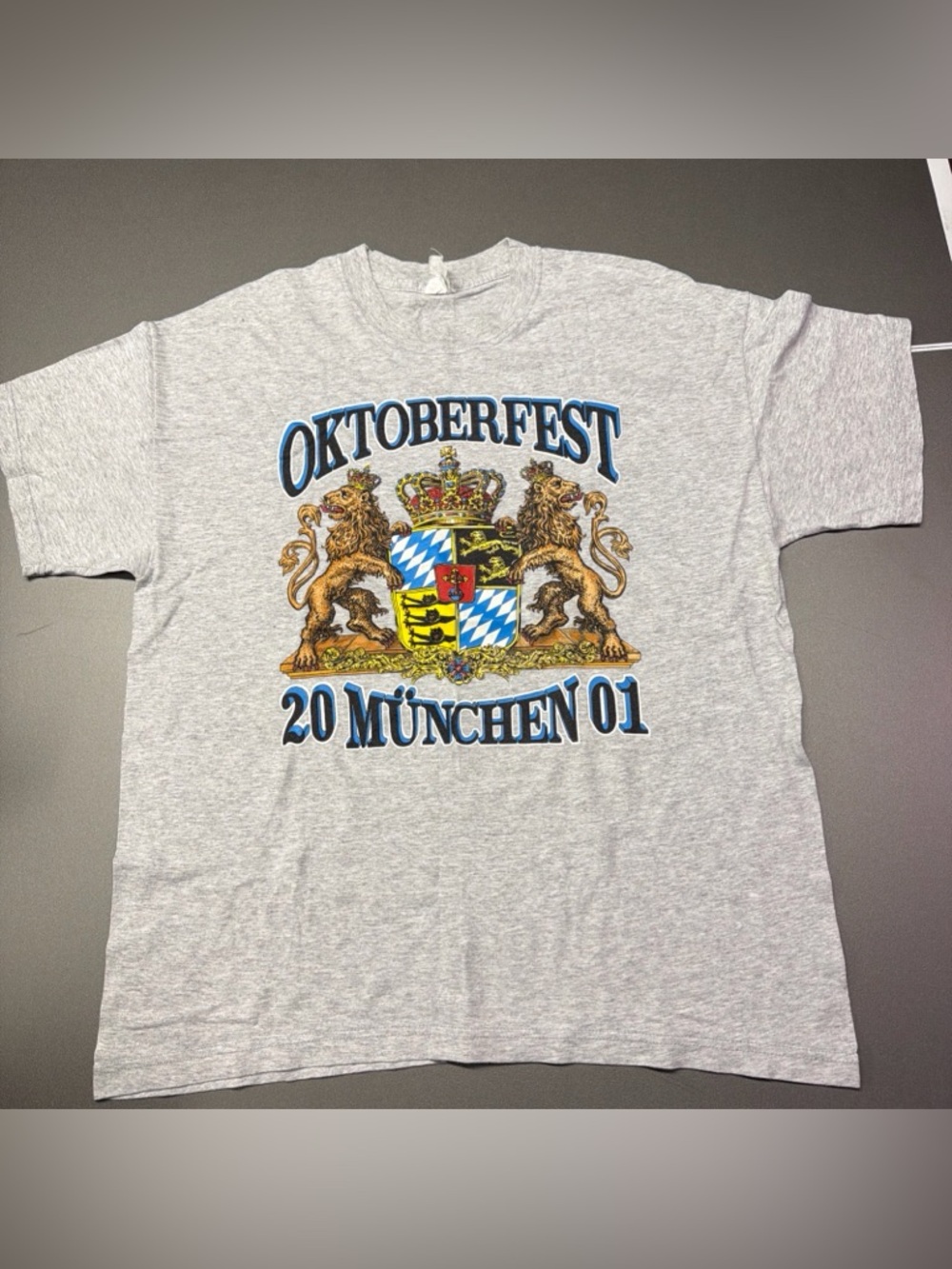 Vintage 2000s Oktoberfest Munchen Germany Lion Crest Graphic T-Shirt USA‎ - XL